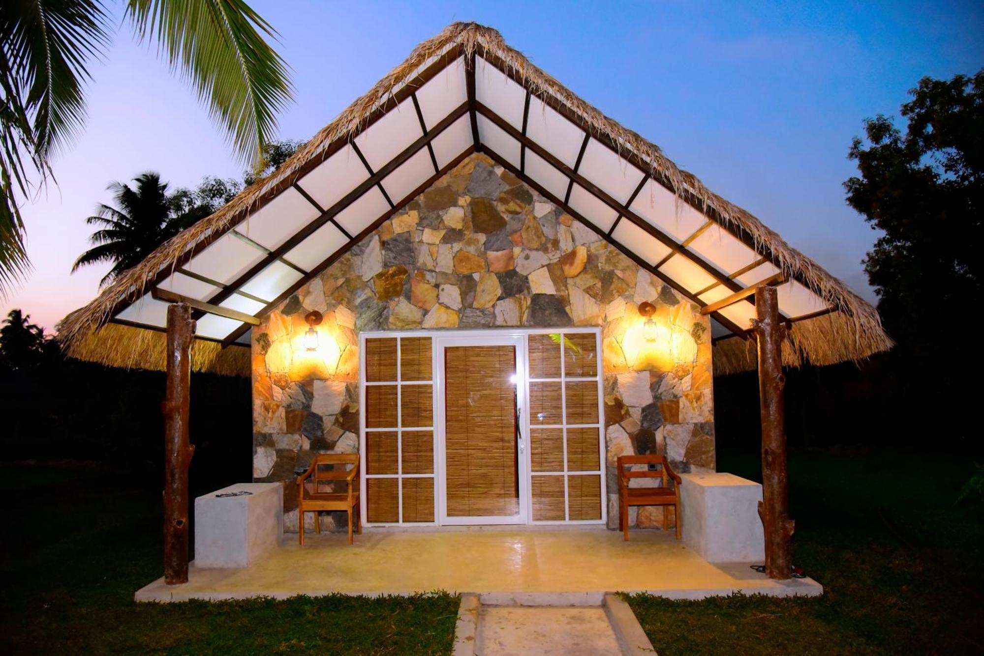 Coco Village Hotel Chilaw Exterior photo