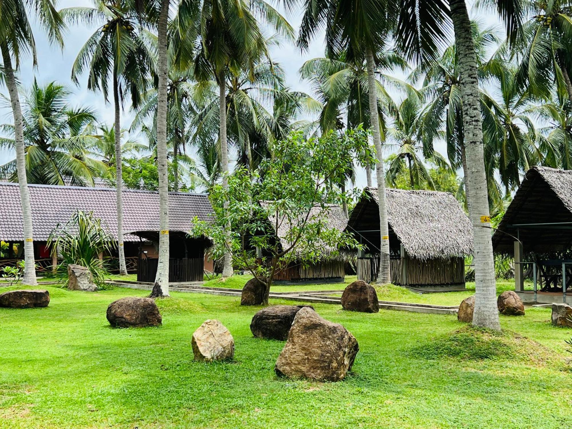 Coco Village Hotel Chilaw Exterior photo