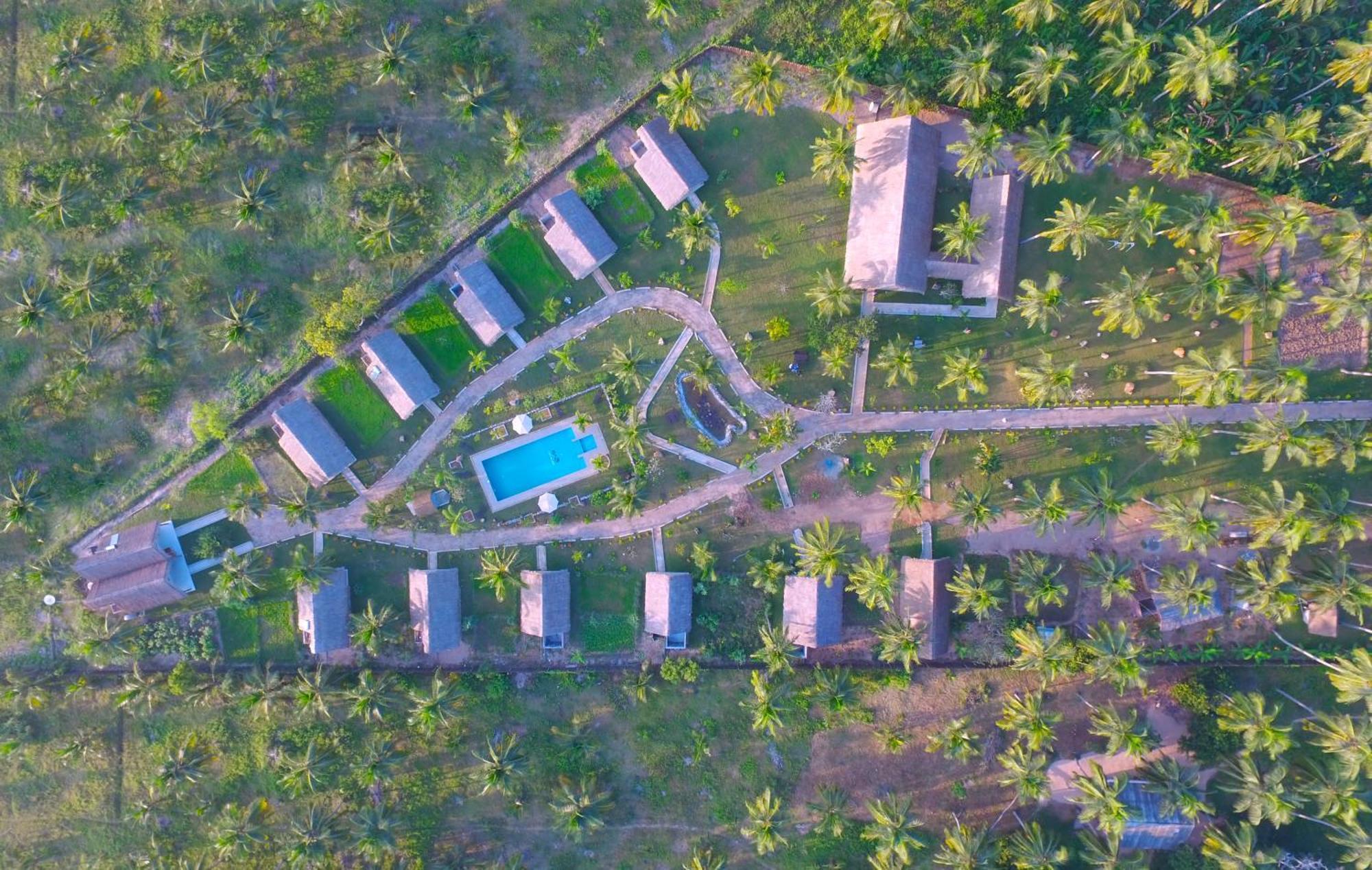 Coco Village Hotel Chilaw Exterior photo