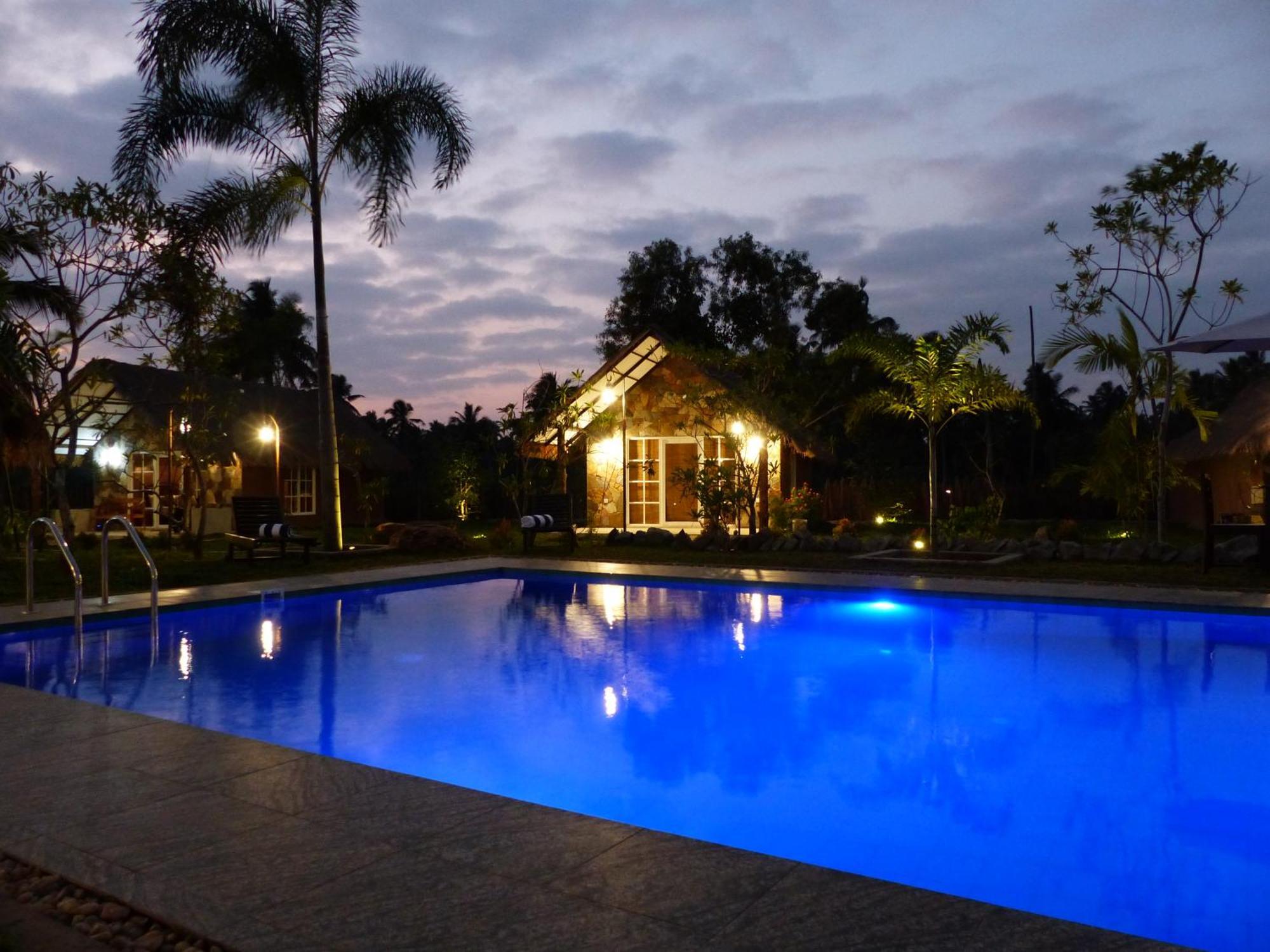 Coco Village Hotel Chilaw Exterior photo